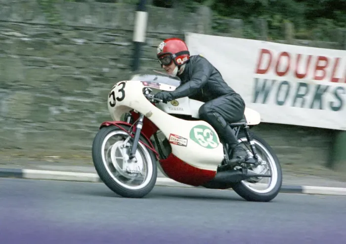 Framed Print : Mick Bancroft (Yamaha) 1972 Lightweight Manx Grand Prix