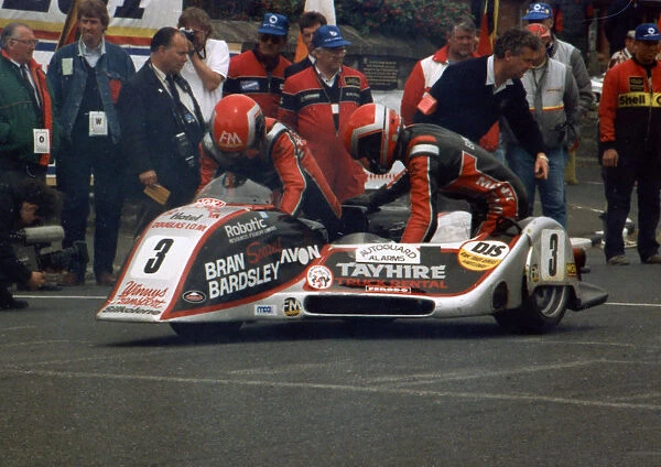 Mick Boddice & Chas Birks (Ireson Yamaha) 1989 Sidecar TT