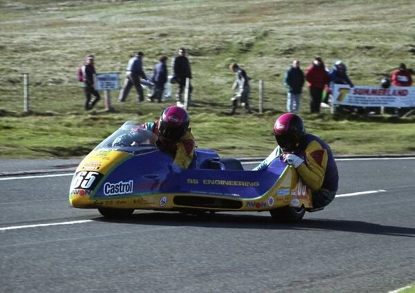 Mick Boddice jnr & Chris Hollis (Castrol Honda) 1994 Sidecar TT