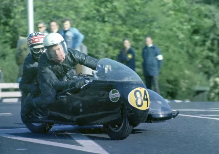 Framed Print : Mick Cain & Beverley Martin (Triumph) 1972 750 Sidecar TT Framed Print : Mick Cain & Beverley Martin (Triumph) 1972 750 Sidecar TT