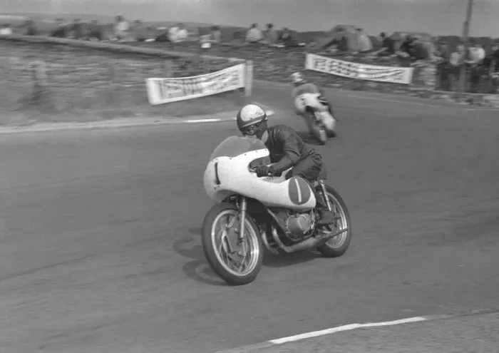 Framed Print : Mick Chatterton (Yamaha) 1967 Southern 100 Framed Print : Mick Chatterton (Yamaha) 1967 Southern 100