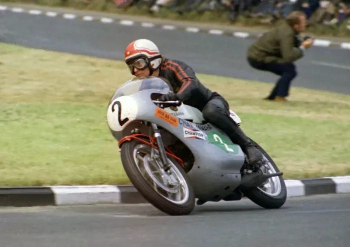 Framed Print : Mick Chatterton (Yamaha) 1971 Lightweight TT Framed Print : Mick Chatterton (Yamaha) 1971 Lightweight TT