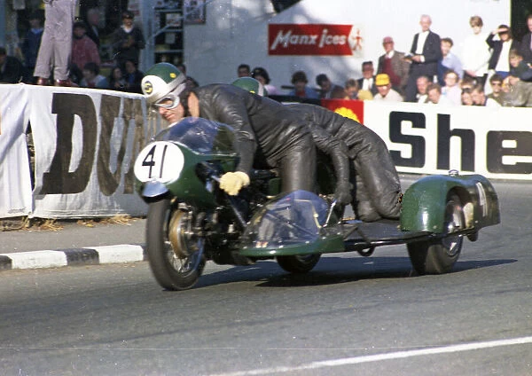 Mick Farrant & J R Bent (Vincent) 1968 500 Sidecar TT
