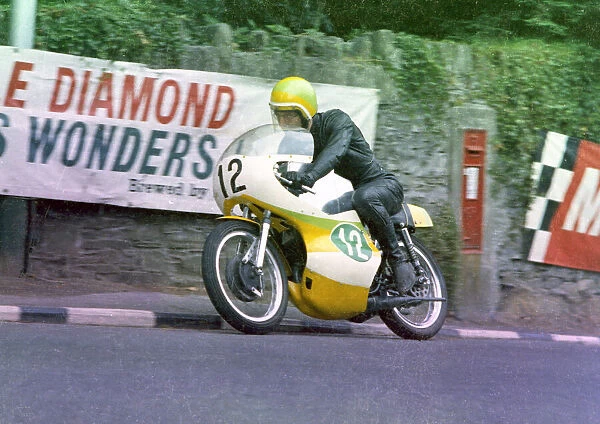 Mick Gilder (Suzuki) 1972 Lightweight Manx Grand Prix