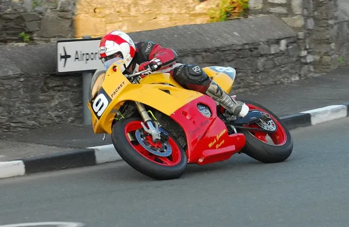 Framed Print : Mick Goodings (Kawasaki) 2015 Southern 100