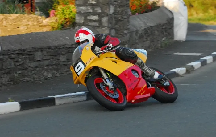 Framed Print : Mick Goodings (Kawasaki) 2015 Southern 100 Framed Print : Mick Goodings (Kawasaki) 2015 Southern 100
