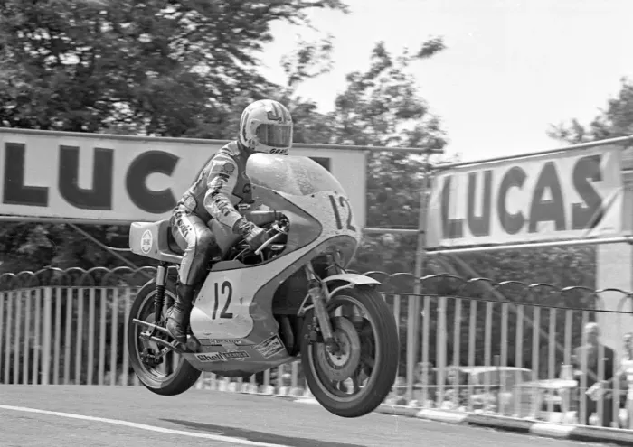 Framed Print : Mick Grant (Kawasaki) 1975 Classic TT