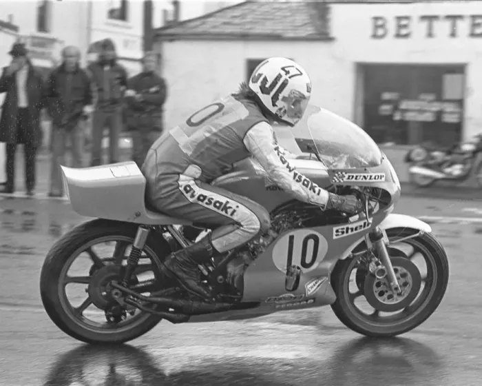 Framed Print : Mick Grant (Kawasaki) 1975 Senior TT Framed Print : Mick Grant (Kawasaki) 1975 Senior TT
