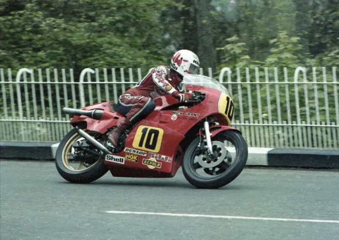 Framed Print : Mick Grant (Suzuki) 1979 Senior TT Framed Print : Mick Grant (Suzuki) 1979 Senior TT