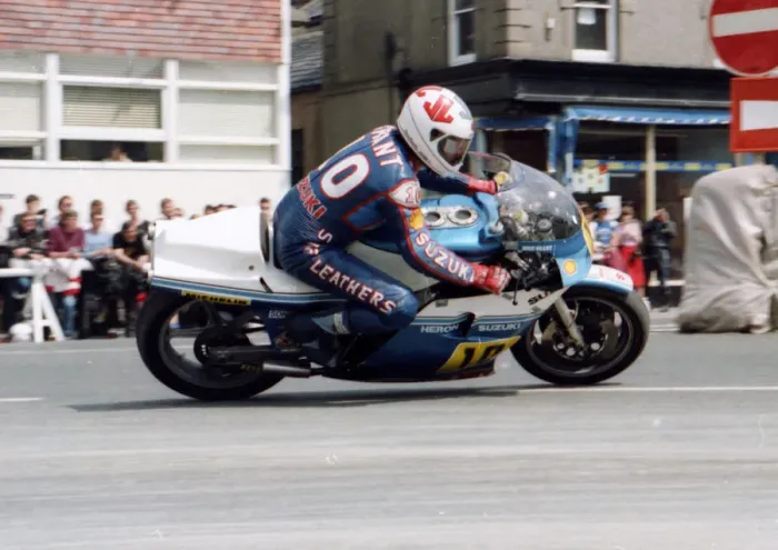 Framed Print : Mick Grant (Suzuki) 1984 Senior TT Framed Print : Mick Grant (Suzuki) 1984 Senior TT