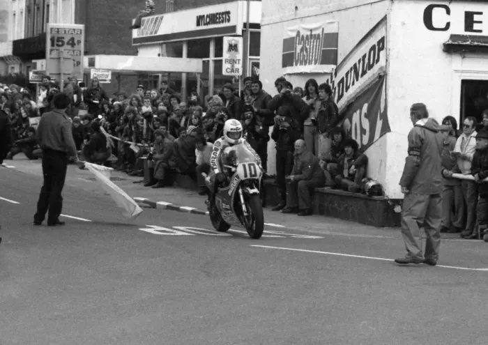 Framed Print : Mick Grant (Suzuki) first running, 1981 Senior TT Framed Print : Mick Grant (Suzuki) first running, 1981 Senior TT