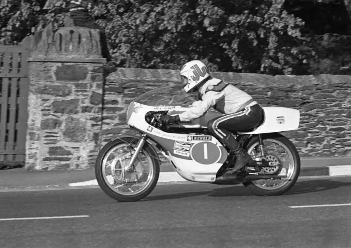 Framed Print : Mick Grant (Yamaha) 1973 Junior TT Framed Print : Mick Grant (Yamaha) 1973 Junior TT