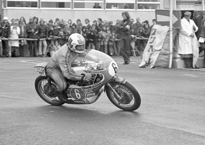 Framed Print : Mick Grant (Yamaha) 1974 Lightweight TT Framed Print : Mick Grant (Yamaha) 1974 Lightweight TT