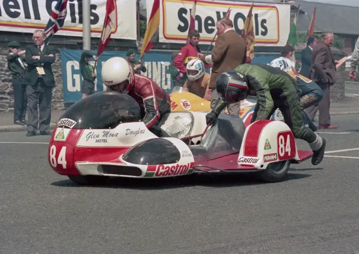 Framed Print : Mick Hamblin & Wallace Brammer (Windle Yamaha) 1986 Sidecar TT Framed Print : Mick Hamblin & Wallace Brammer (Windle Yamaha) 1986 Sidecar TT