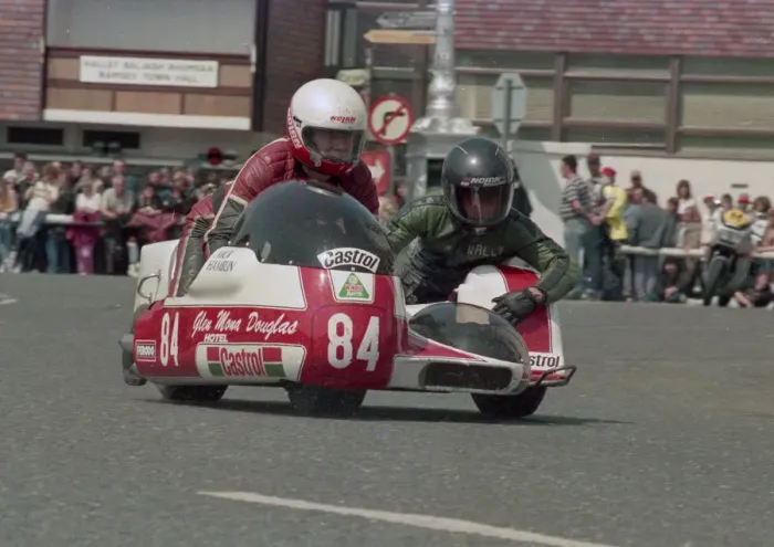 Framed Print : Mick Hamblin & Wally Brammer (Windle Yamaha) 1986 Sidecar TT Framed Print : Mick Hamblin & Wally Brammer (Windle Yamaha) 1986 Sidecar TT