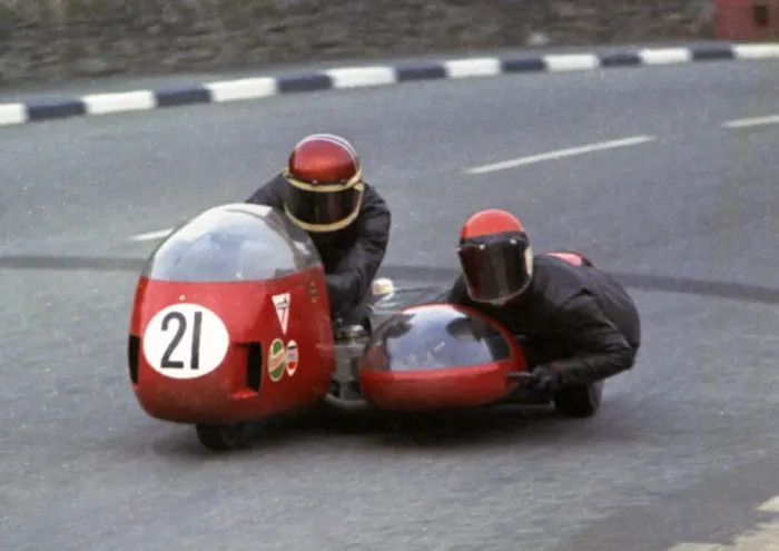 Framed Print : Mick Horspole & Graham Horspole (Bingham Triumph) 1972 750 Sidecar TT Framed Print : Mick Horspole & Graham Horspole (Bingham Triumph) 1972 750 Sidecar TT