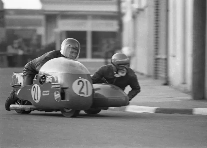 Framed Print : Mick Horspole & Graham Hospole (Bingham Triumph) 1972 750 Sidecar TT Framed Print : Mick Horspole & Graham Hospole (Bingham Triumph) 1972 750 Sidecar TT