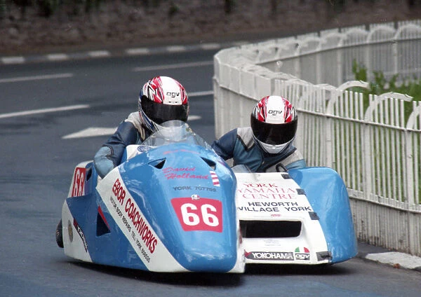 Mick Hudson & Norm Oxley (Baker Yamaha) 1996 Sidecar TT