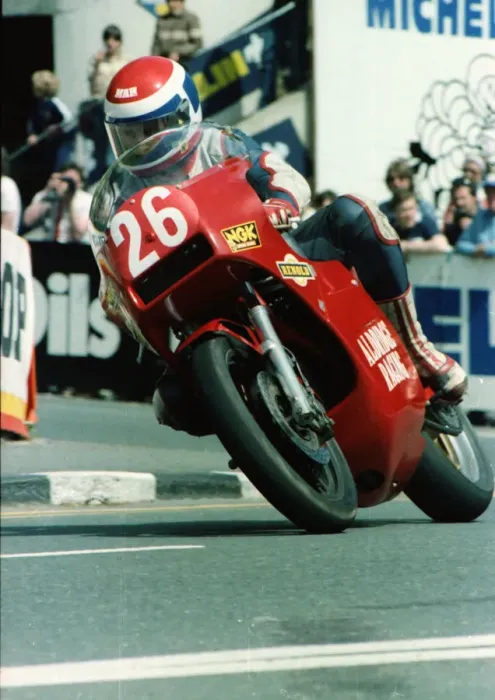 Framed Print : Mick Hunt (Aldridge Kawasaki) 1983 Formula One TT Framed Print : Mick Hunt (Aldridge Kawasaki) 1983 Formula One TT