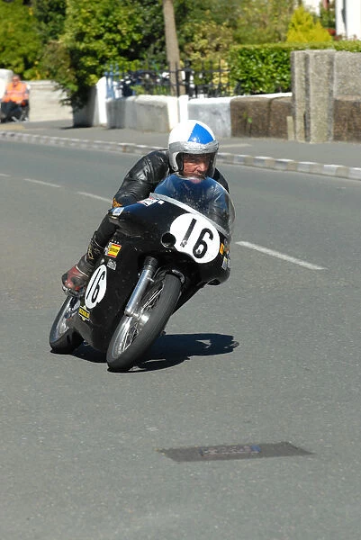 Mick Moreton (Seeley) 2010 Junior Classic TT