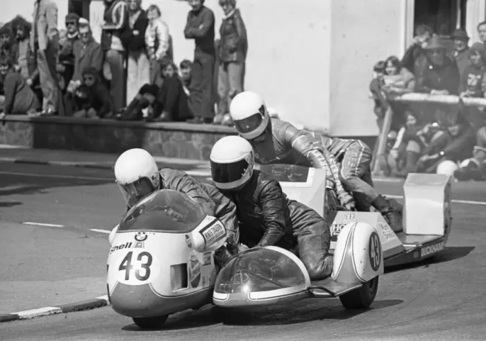 Framed Print : Mick Potter & Beverley Martin (BMW) 1975 500 Sidecar TT Framed Print : Mick Potter & Beverley Martin (BMW) 1975 500 Sidecar TT