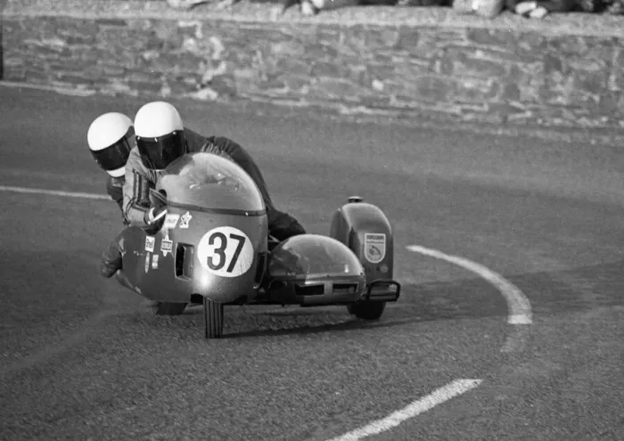 Framed Print : Mick Potter & Beverley Martin (BSA) 1975 1000cc Sidecar TT Framed Print : Mick Potter & Beverley Martin (BSA) 1975 1000cc Sidecar TT