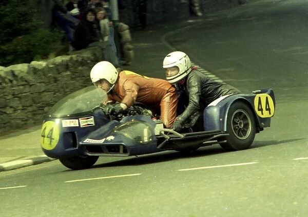 Mick Potter & Beverley Martin (Suzuki) 1976 1000cc Sidecar TT