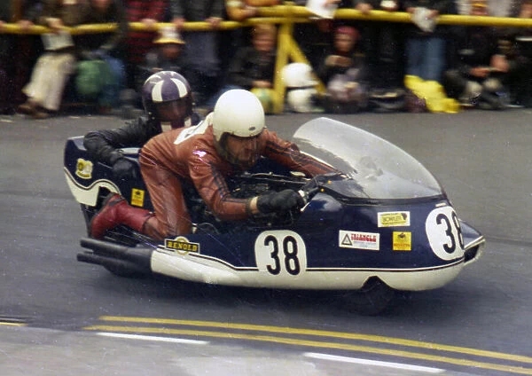 Mick Potter Beverley Martin Yamaha 1977 Sidecar TT