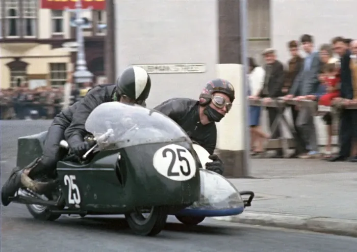 Framed Print : Mick Potter & David Wright (Triumph) 1966 Sidecar TT