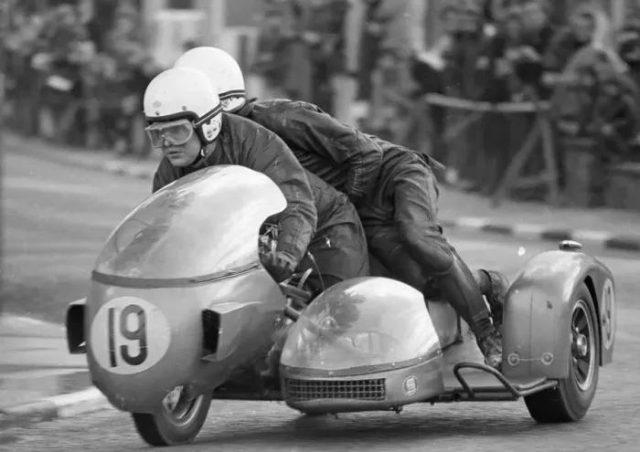 Framed Print : Mick Potter & Des Lodge (BSA) 1972 750 Sidecar TT Framed Print : Mick Potter & Des Lodge (BSA) 1972 750 Sidecar TT