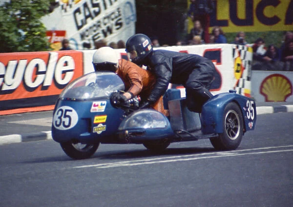 Mick Potter & Eddie Hammond (BSA) 1974 500 Sidecar TT