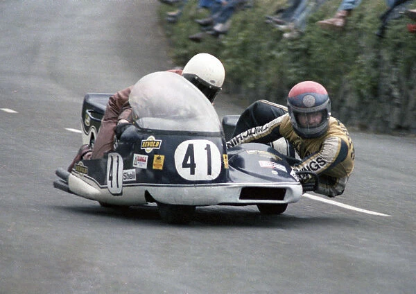 Mick Potter & Graham Twitchings (Yamaha) 1978 Sidecar TT