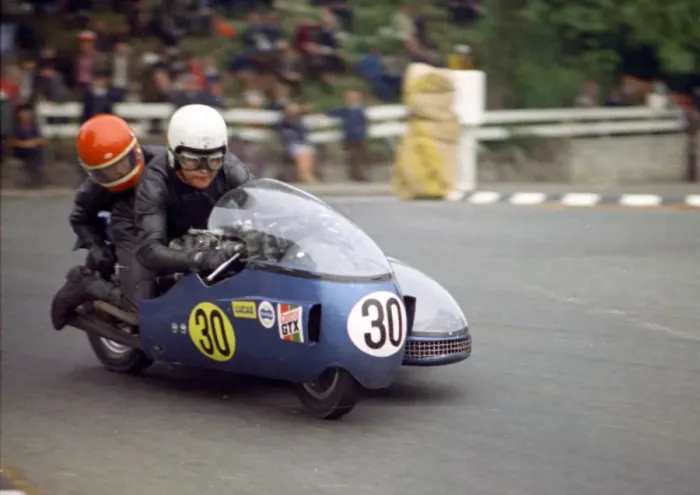 Framed Print : Mick Potter & Phil Burleigh (BSA) 1971 750 Sidecar TT Framed Print : Mick Potter & Phil Burleigh (BSA) 1971 750 Sidecar TT
