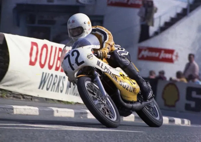 Framed Print : Mick Poxon (Suzuki) 1973 Senior Manx Grand Prix Framed Print : Mick Poxon (Suzuki) 1973 Senior Manx Grand Prix