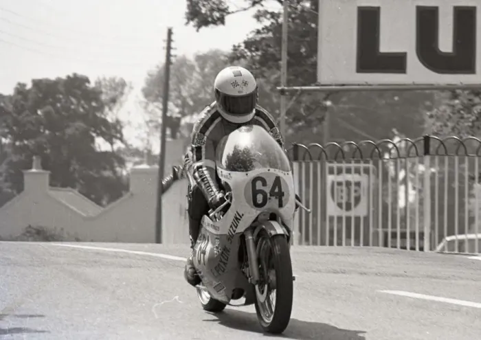 Framed Print : Mick Poxon (Suzuki) 1975 Senior TT Framed Print : Mick Poxon (Suzuki) 1975 Senior TT