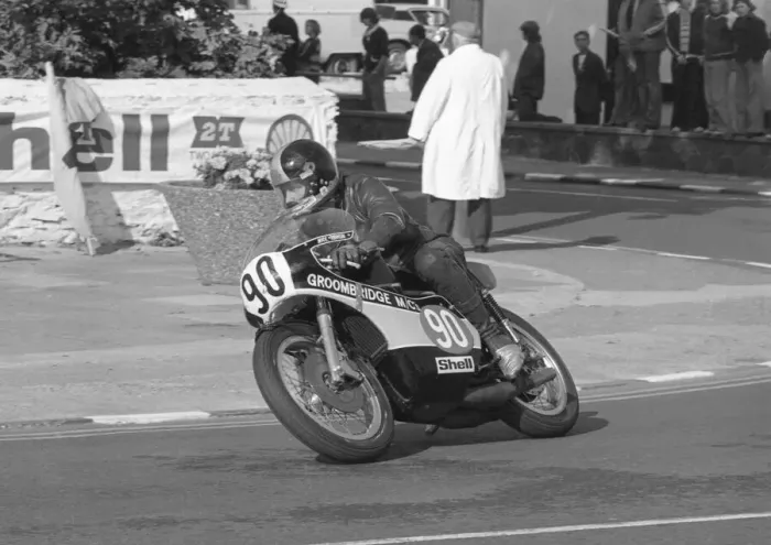 Framed Print : Mick Robinson (Yamaha) 1977 Lightweight Manx Grand Prix Framed Print : Mick Robinson (Yamaha) 1977 Lightweight Manx Grand Prix