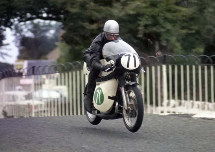 Framed Print : Mick Scruby (Yamaha) 1968 Lightweight Manx Grand Prix