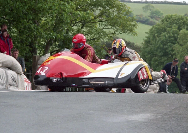 Mick Thompson & Simon Moody (IMM Honda) 2000 Sidecar TT