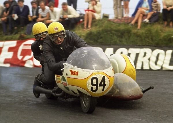 Mick Whitton & Nick Haslam (Rumble BSA) 1970 750cc Sidecar TT