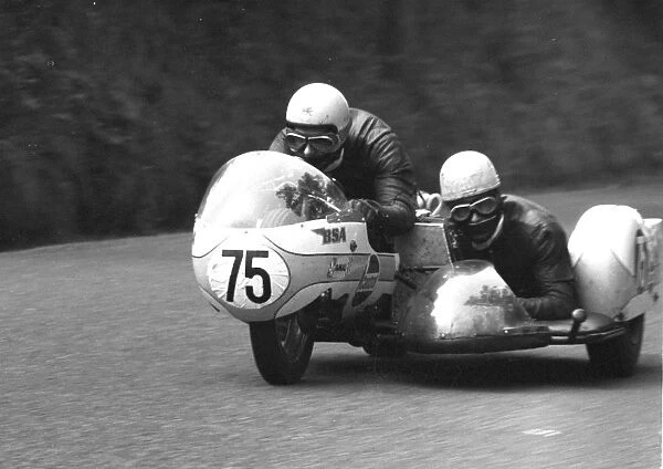Mick Whitton & Nick Haslam (Rumble BSA) 1970 Sidecar TT