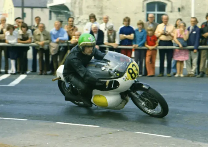 Framed Print : Mick Withers (Velocette) 1975 Senior Manx Grand Prix Framed Print : Mick Withers (Velocette) 1975 Senior Manx Grand Prix