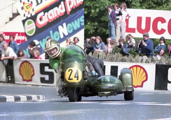 Mick Wortley & Chris Cockbill (MDW) 1976 1000 Sidecar TT