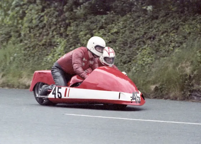 Framed Print : Mike Alexander & Alan Worsfold (Oldfield Yamaha) 1983 Sidecar TT Framed Print : Mike Alexander & Alan Worsfold (Oldfield Yamaha) 1983 Sidecar TT