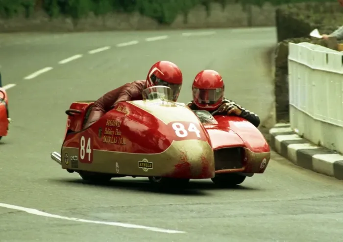 Framed Print : Mike Barry & John Jefferson (B&B Yamaha) 1986 Sidecar TT Framed Print : Mike Barry & John Jefferson (B&B Yamaha) 1986 Sidecar TT