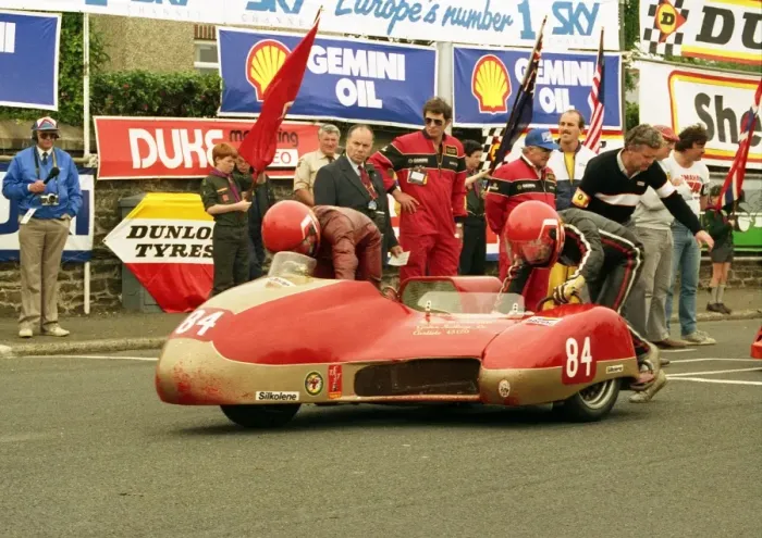 Framed Print : Mike Barry & John Jefferson (B&B Yamaha) 1988 Sidecar TT