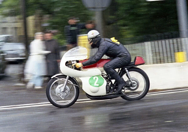 Mike Bell (Kawasaki) 1967 Lightweight Manx Grand Prix