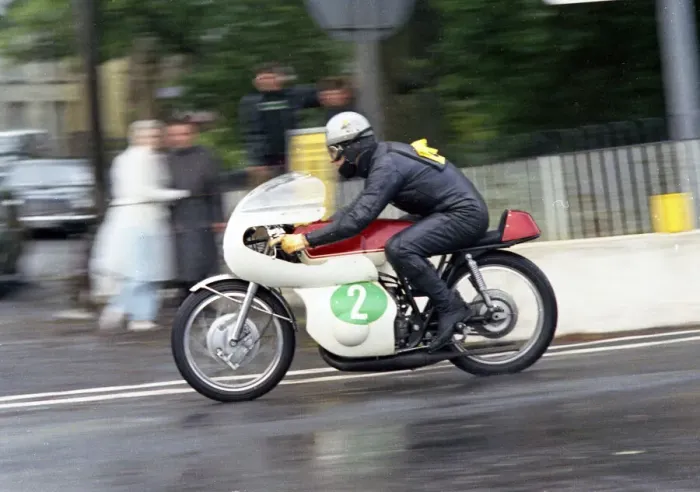 Framed Print : Mike Bell (Kawasaki) 1967 Lightweight Manx Grand Prix Framed Print : Mike Bell (Kawasaki) 1967 Lightweight Manx Grand Prix