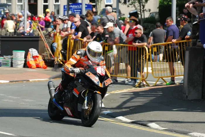 Framed Print : Mike Booth (Kawasaki) 2016 Superstock TT Framed Print : Mike Booth (Kawasaki) 2016 Superstock TT