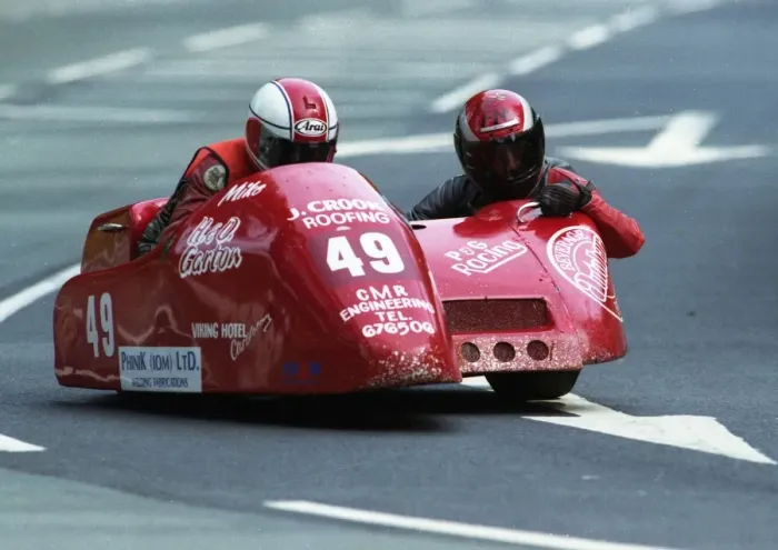 Framed Print : Mike Cain & Clive Price (Yamaha) 1993 Sidecar TT