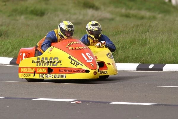 Mike Cookson & Kevin Morgan (Shelbourne Honda) 2004 Sidecar TT